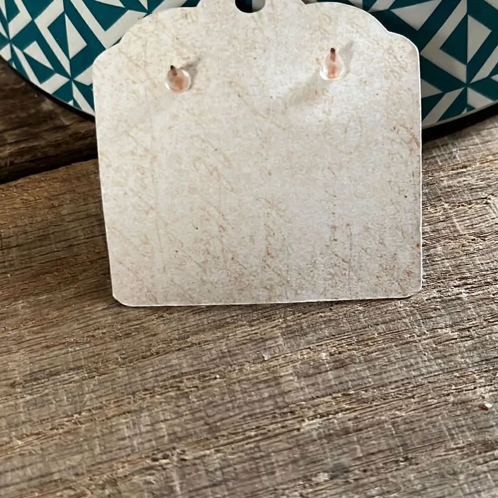 Cute NWT Chevron Pattern Earrings - Picture 4 of 5